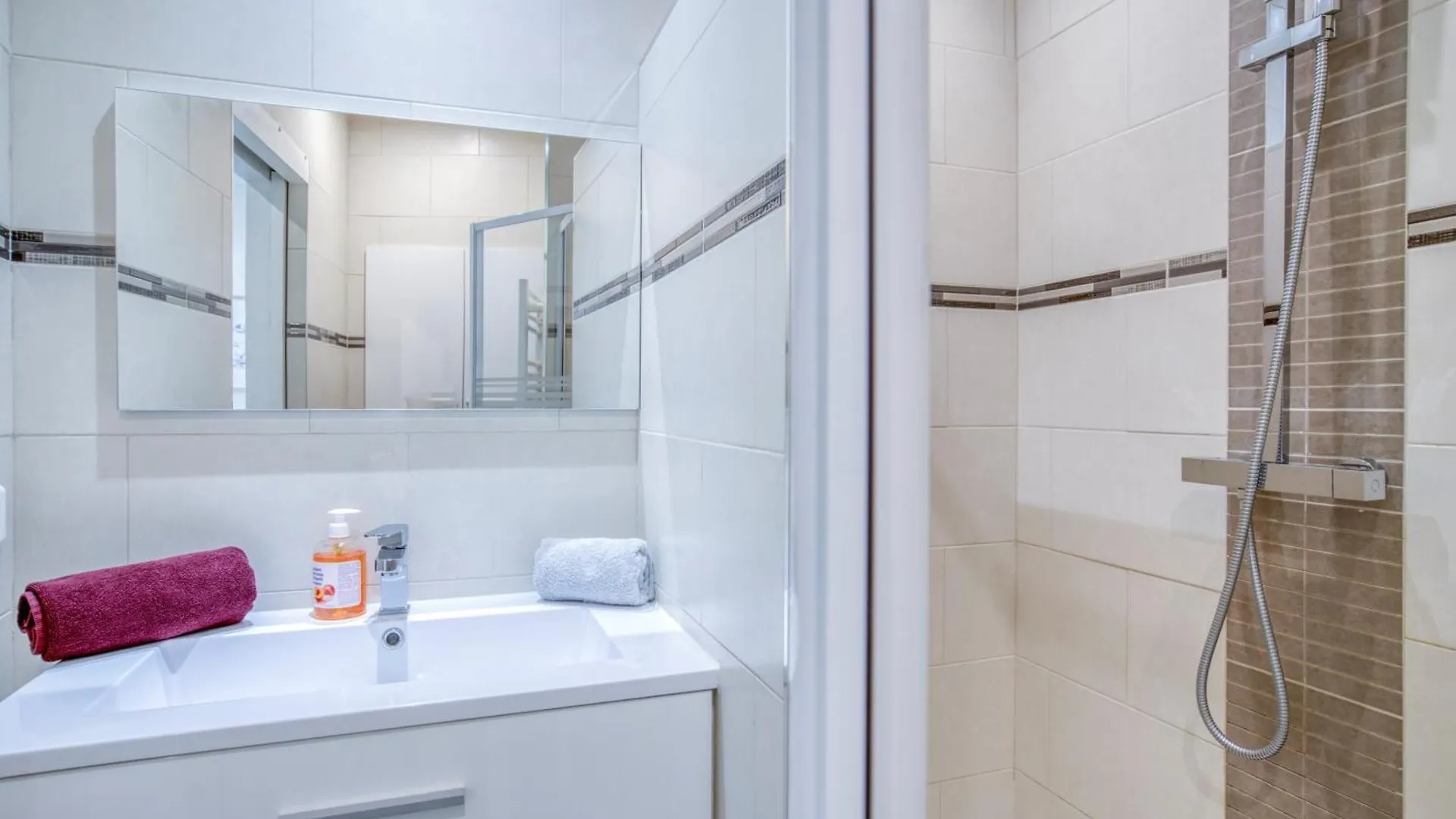 Sublime, Modern, Balconies, A/C, Refurbished Apartamento Nice 0*,