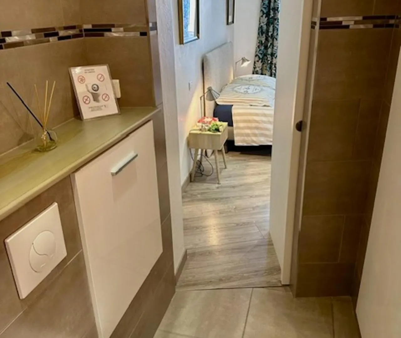 Sublime, Modern, Balconies, A/C, Refurbished Apartment Nice