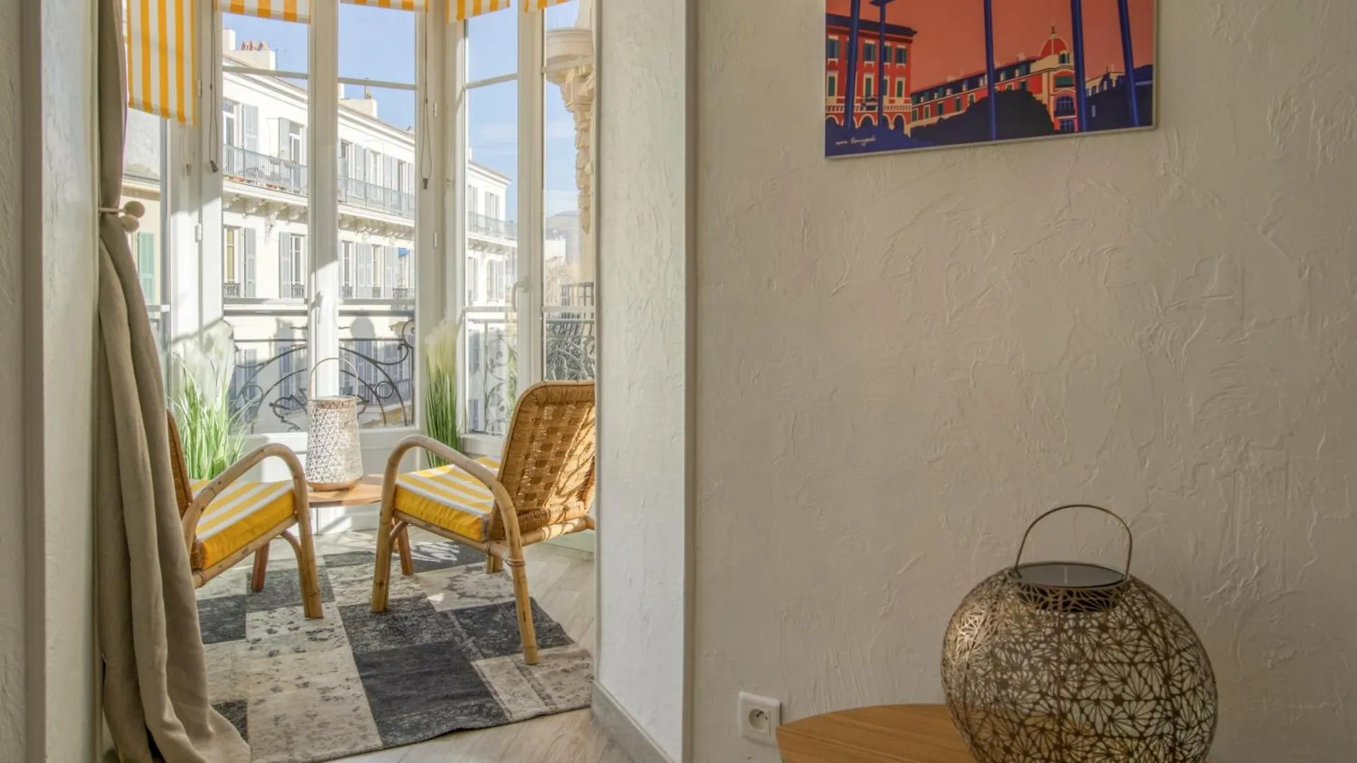 Sublime, Modern, Balconies, A/C, Refurbished Apartment Nice