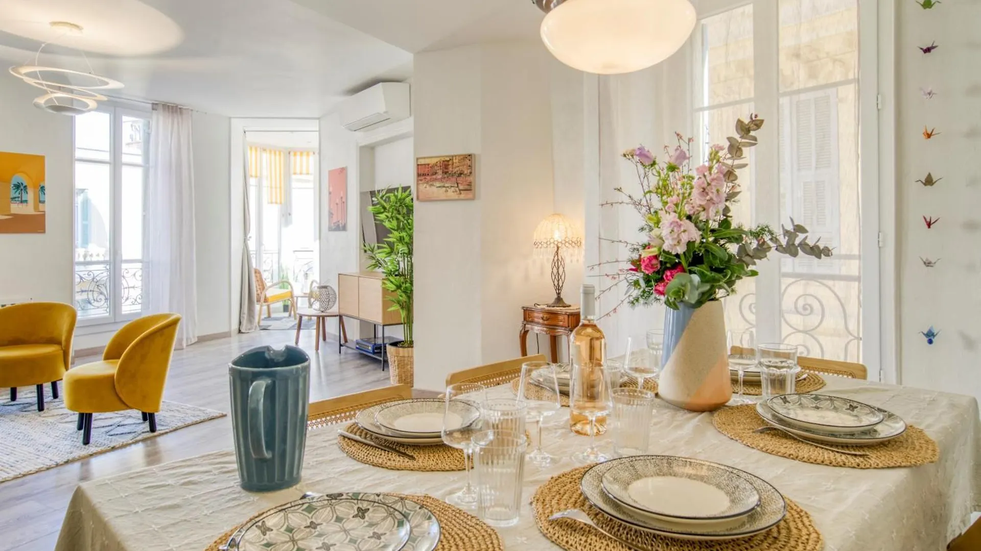 Sublime, Modern, Balconies, A/C, Refurbished Apartment Nice