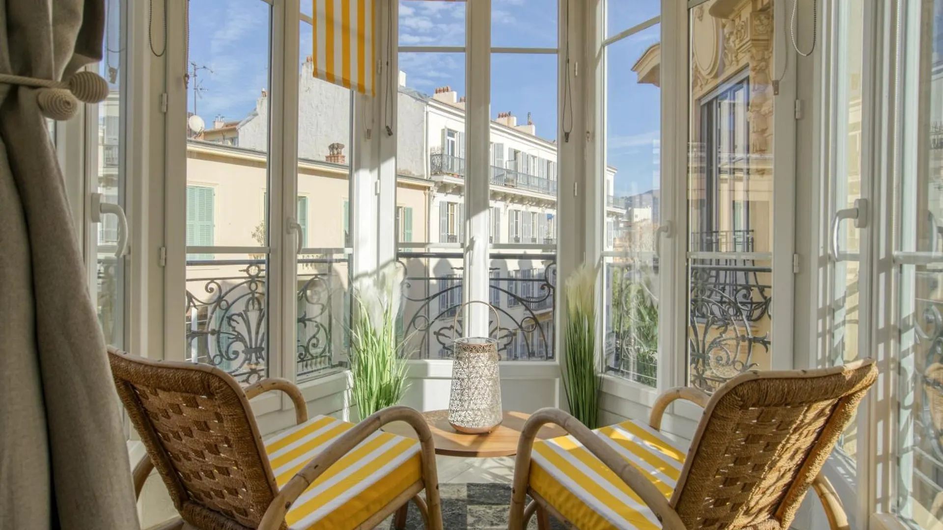 Sublime, Modern, Balconies, A/C, Refurbished Apartment Nice France