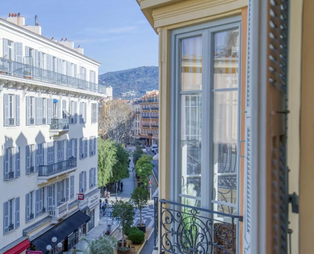 Sublime, Modern, Balconies, A/C, Refurbished Apartment Nice