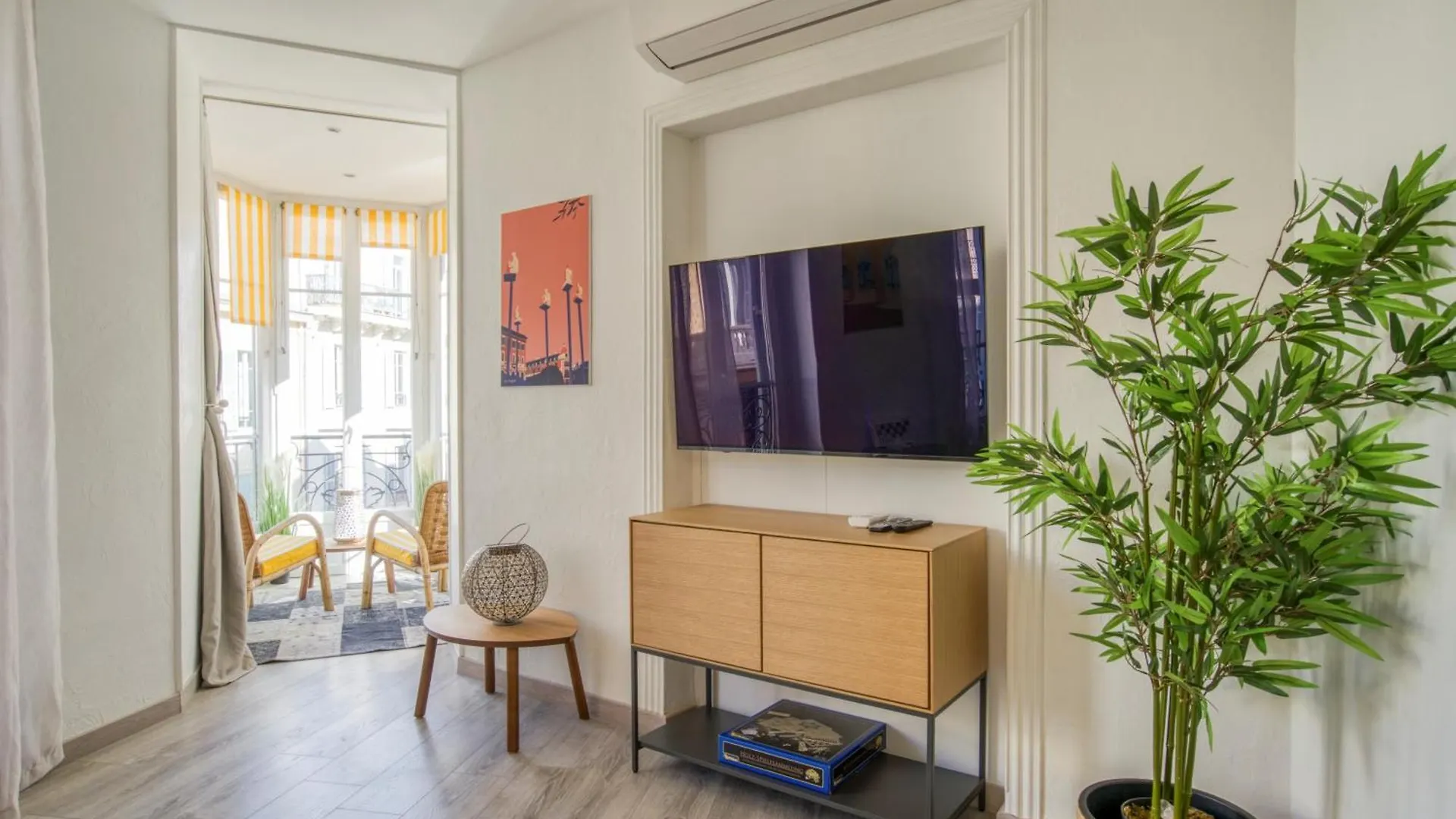 Sublime, Modern, Balconies, A/C, Refurbished Apartment Nice