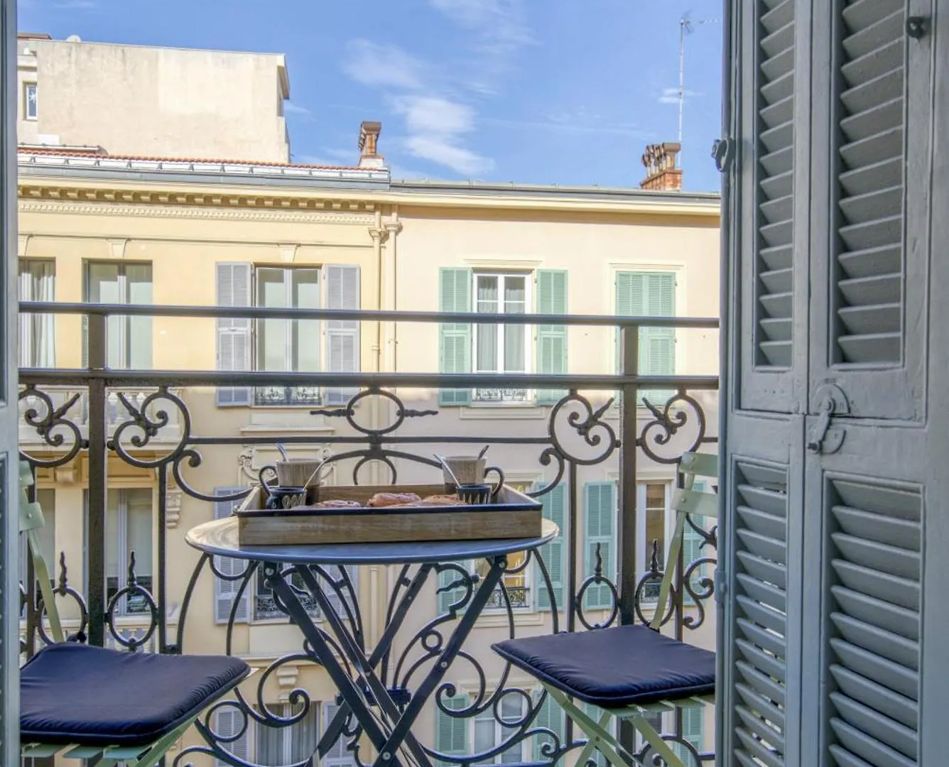 Sublime, Modern, Balconies, A/C, Refurbished Apartment Nice France