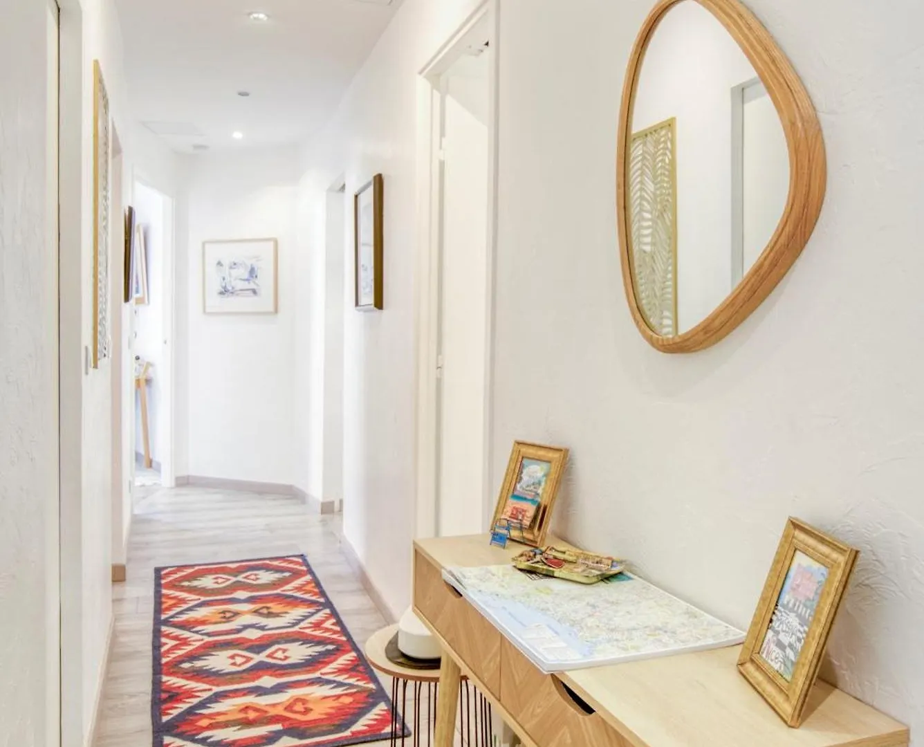 Sublime, Modern, Balconies, A/C, Refurbished Apartment Nice