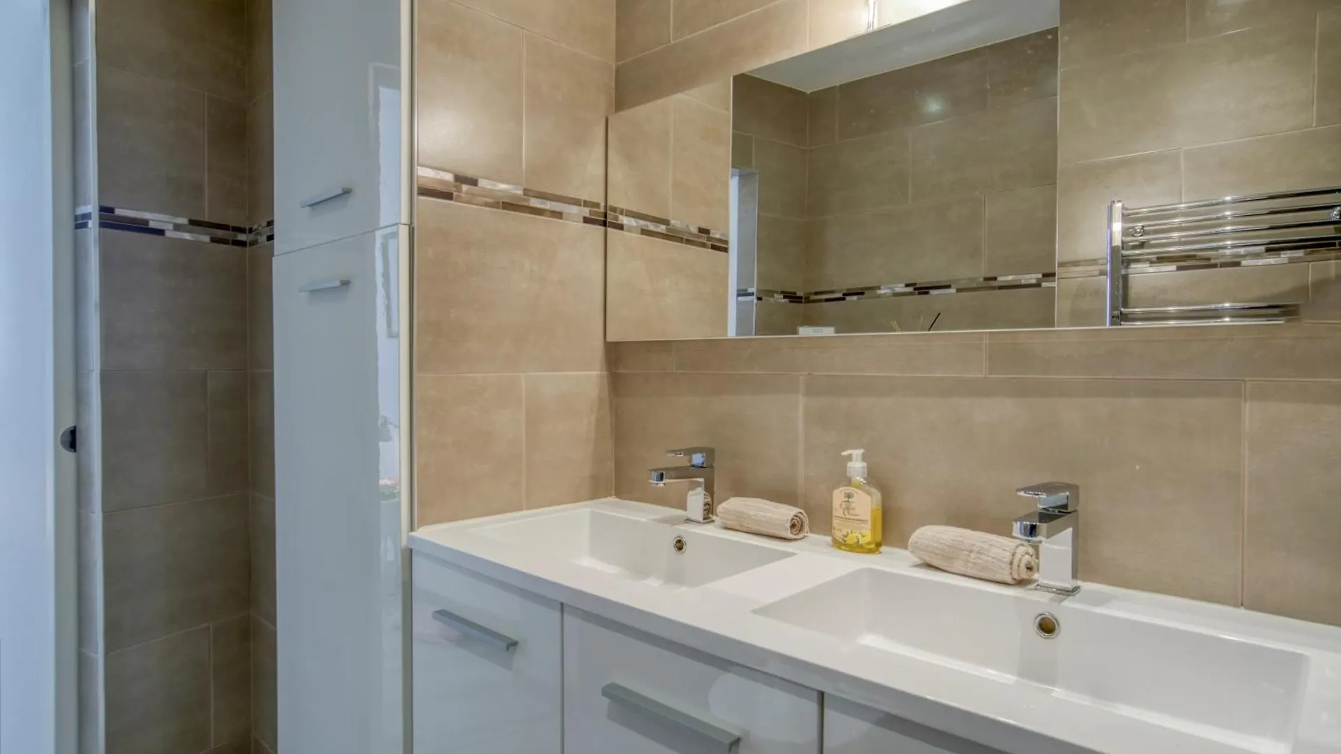 Sublime, Modern, Balconies, A/C, Refurbished Apartman Nizza Franciaország